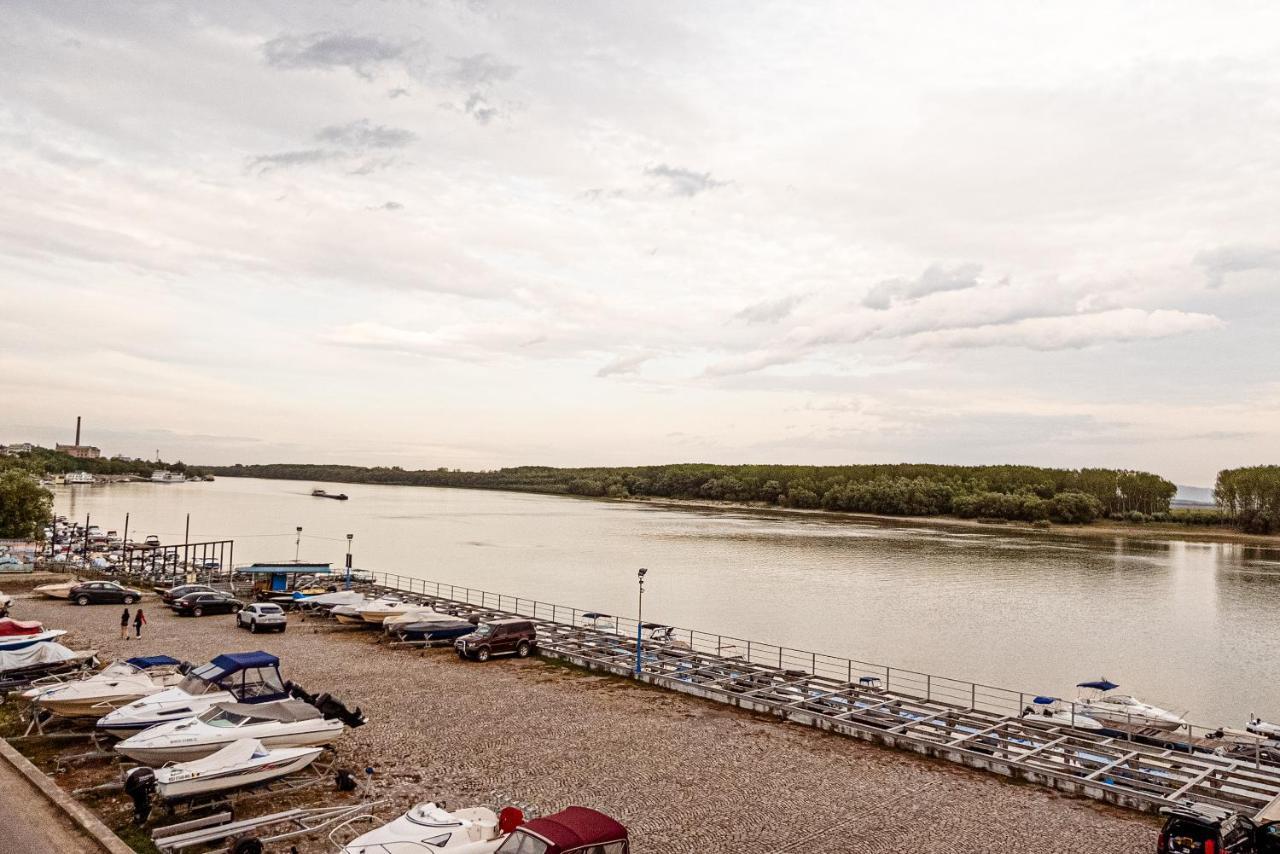Raay Hotel Braila Bagian luar foto