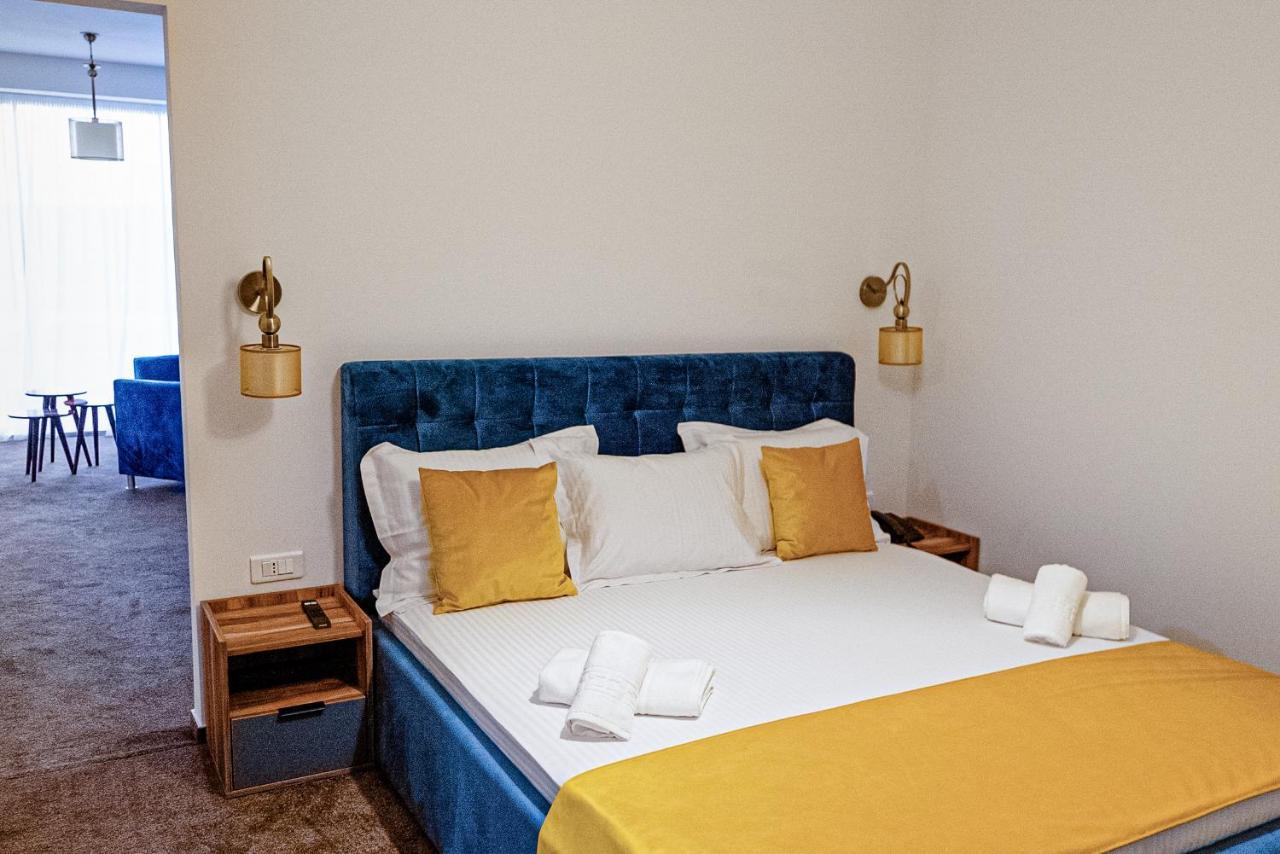 Raay Hotel Braila Bagian luar foto